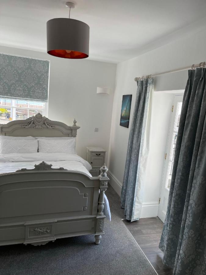 Master Accommodation Suite 2 Sea View With Balcony Хейстингс Екстериор снимка
